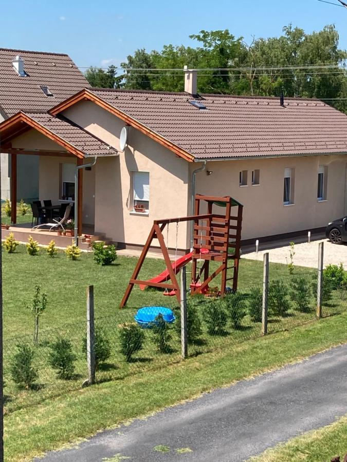 Konrad Apartman Βίλα Balatonmáriafürdő Εξωτερικό φωτογραφία