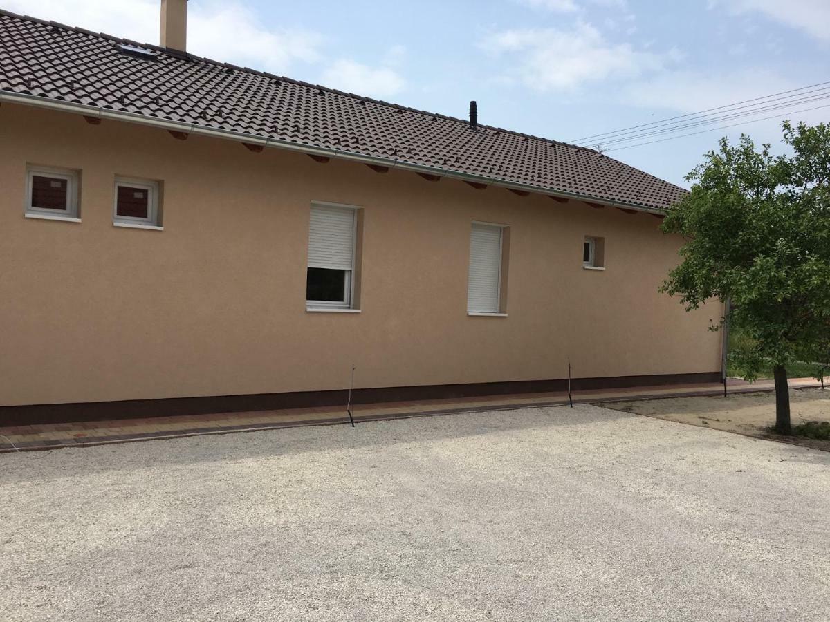 Konrad Apartman Βίλα Balatonmáriafürdő Εξωτερικό φωτογραφία